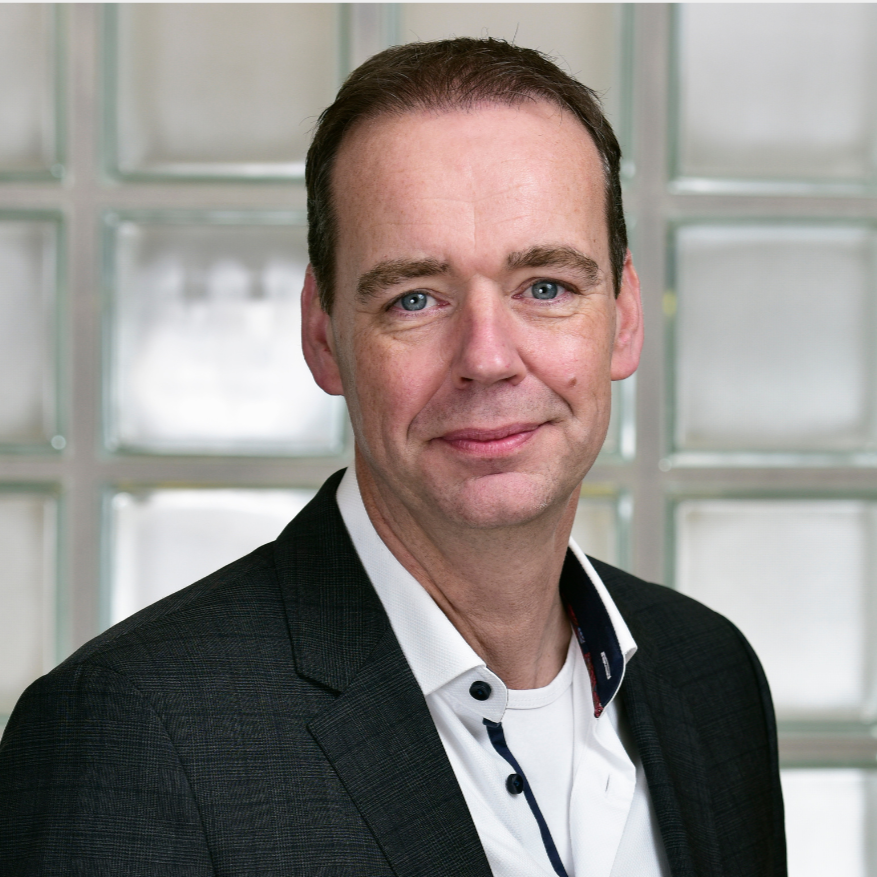 Antoine Stelma is mede-oprichter van Connected Data Group en is verantwoordelijk voor business innovation met behulp van data- en analytics architecturen. Antoine heeft meer dan twintig jaar ervaring in enterprise datawarehousing en is gespecialiseerd in Data Vault modelleren, datavirtualisatie en het ontwerpen van data & analytics platformen.